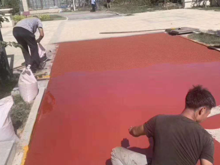 静安 篮球场翻新的地面工